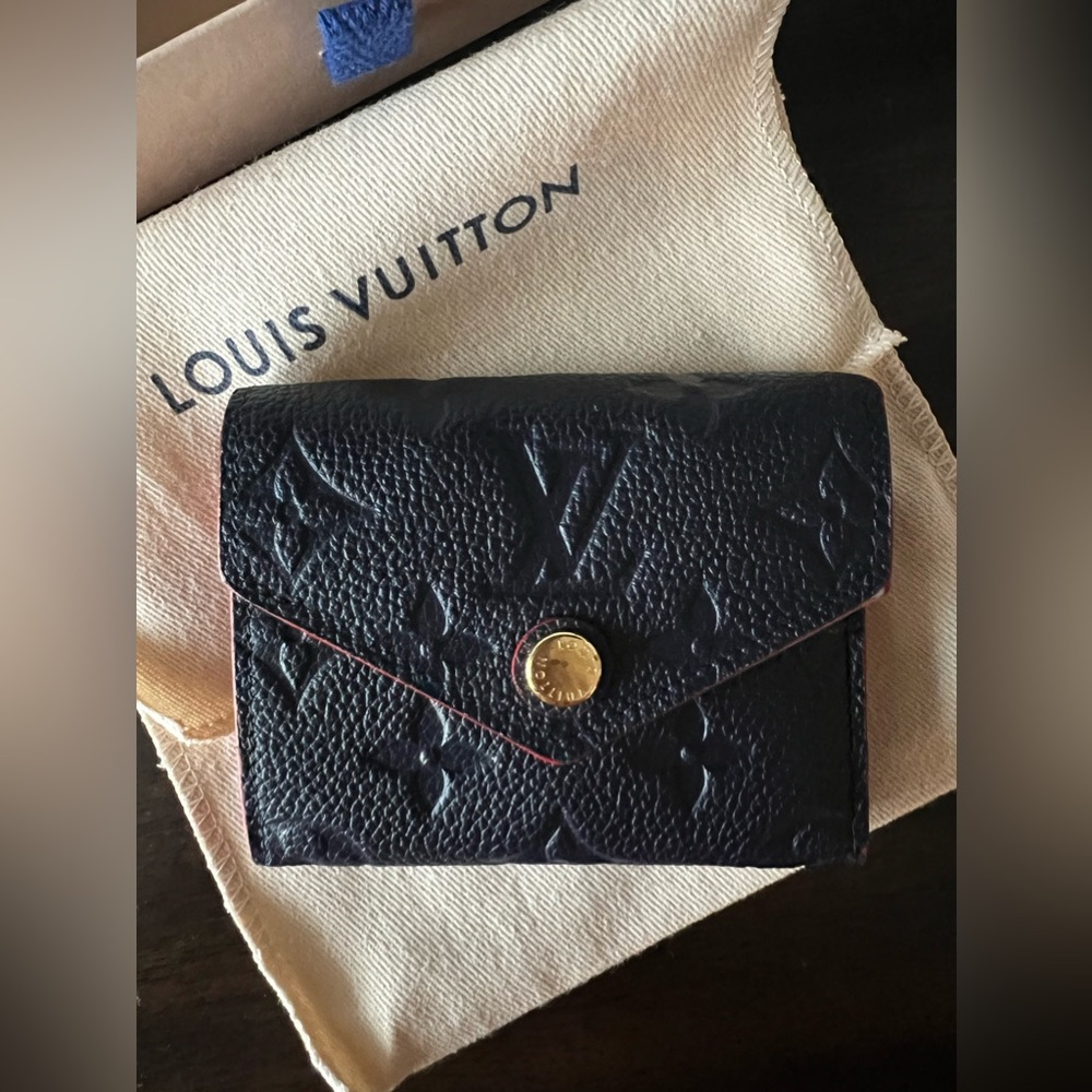 Black with red trim wallet, never used - Picture 1 of 4